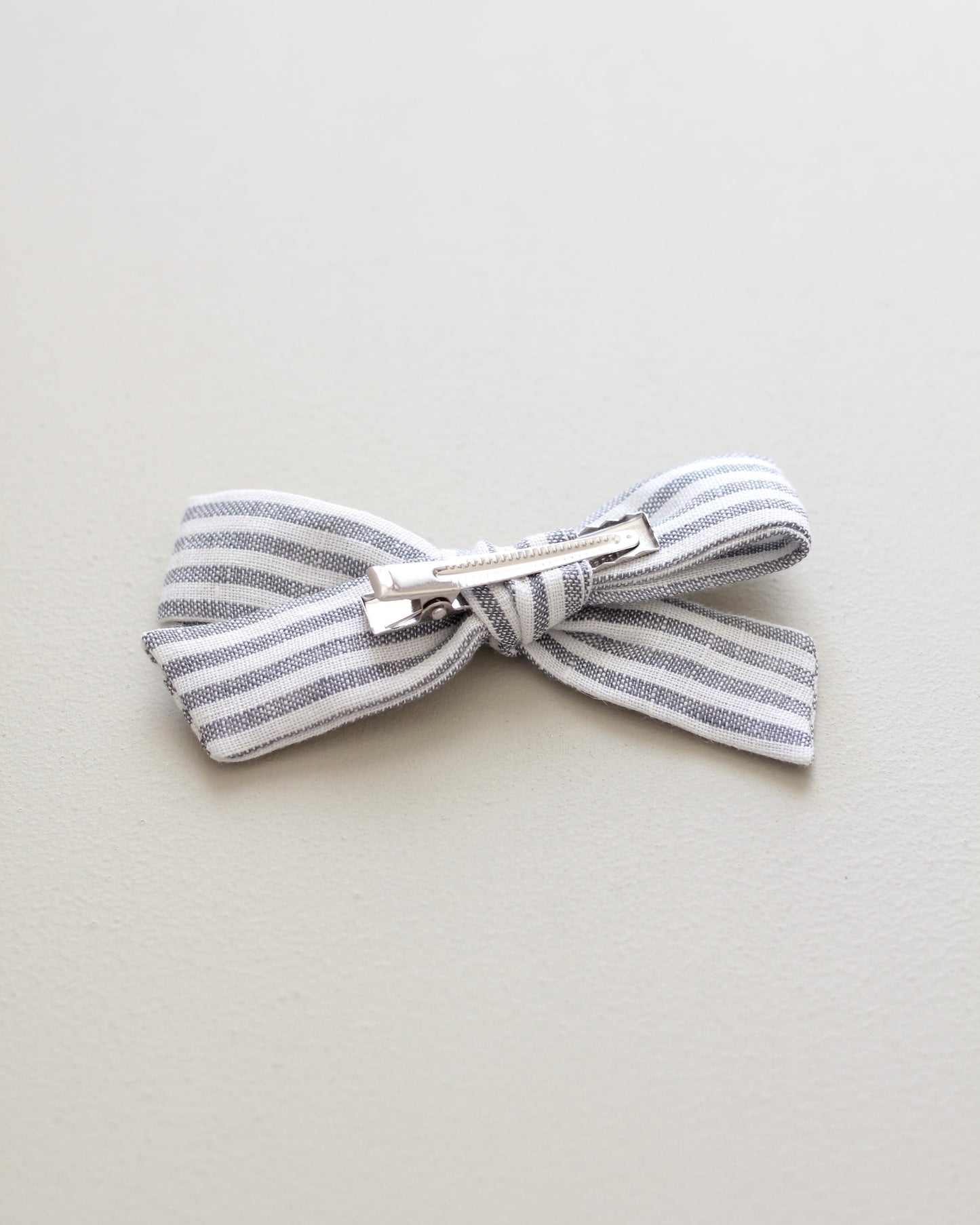 BOW CLIP / HEADBAND [medium] - Gingham plaid, blue/white