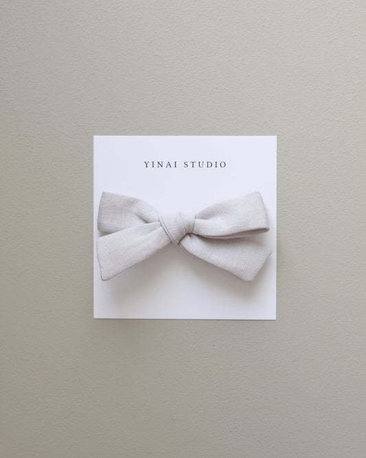 BOW CLIP / HEADBAND [medium] - cloud gray