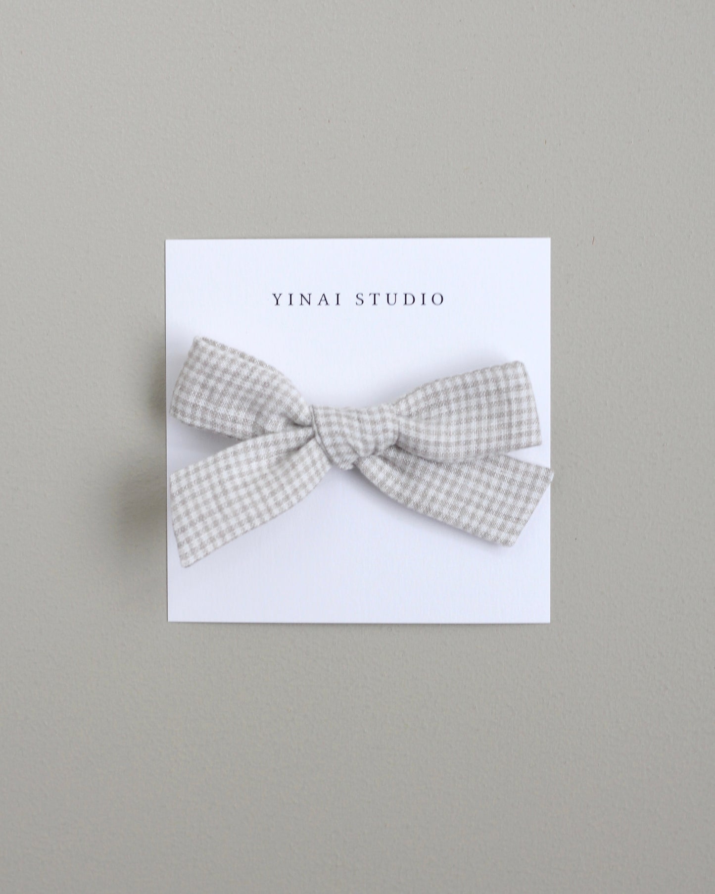 BOW CLIP / HEADBAND [medium] - Gingham plaid, natural/white