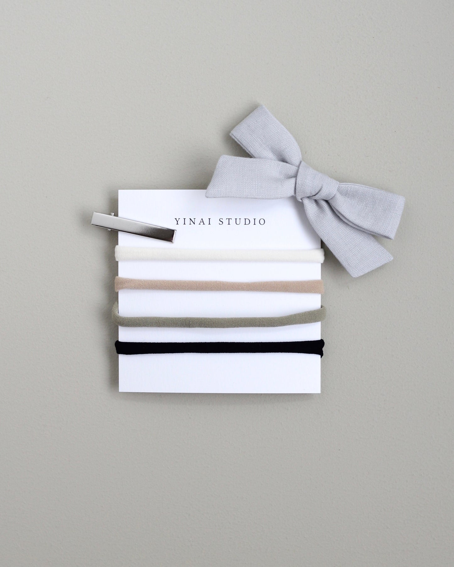 BOW CLIP / HEADBAND [medium] - sky gray