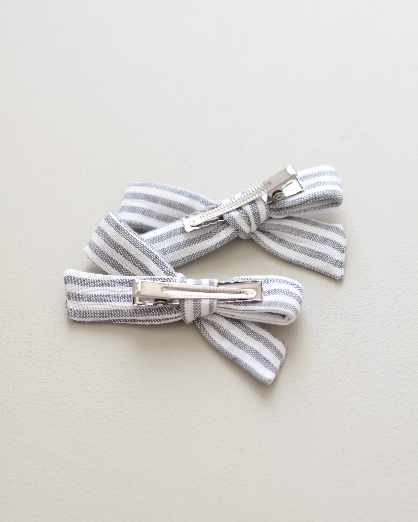 BOW CLIP [small, set of 2] - cloud gray