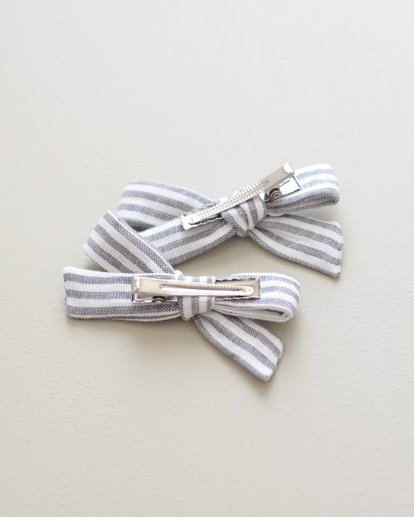 BOW CLIP [small, set of 2] - sky gray