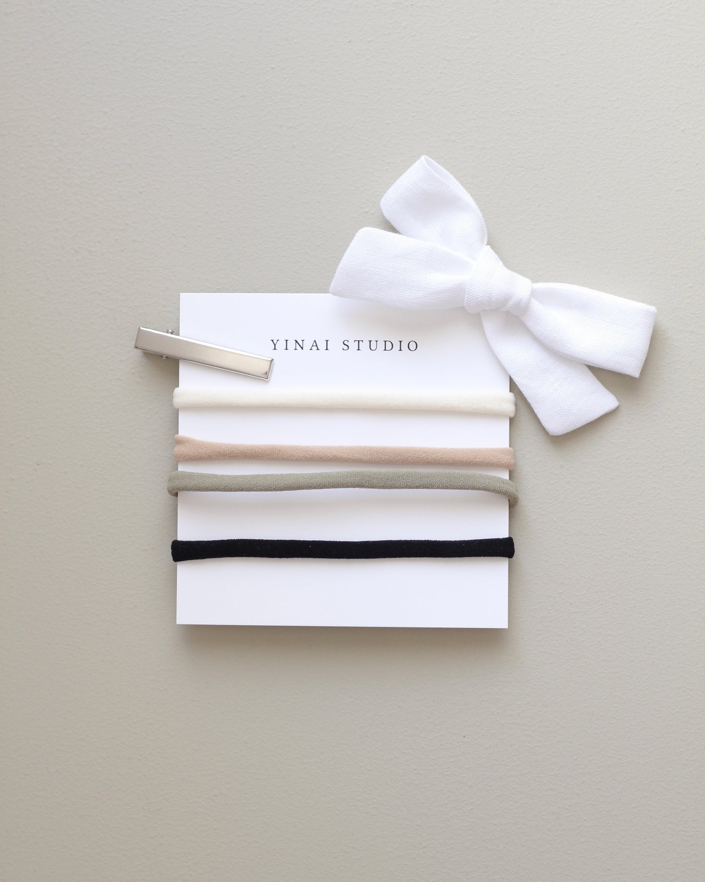 BOW CLIP / HEADBAND [medium] - white