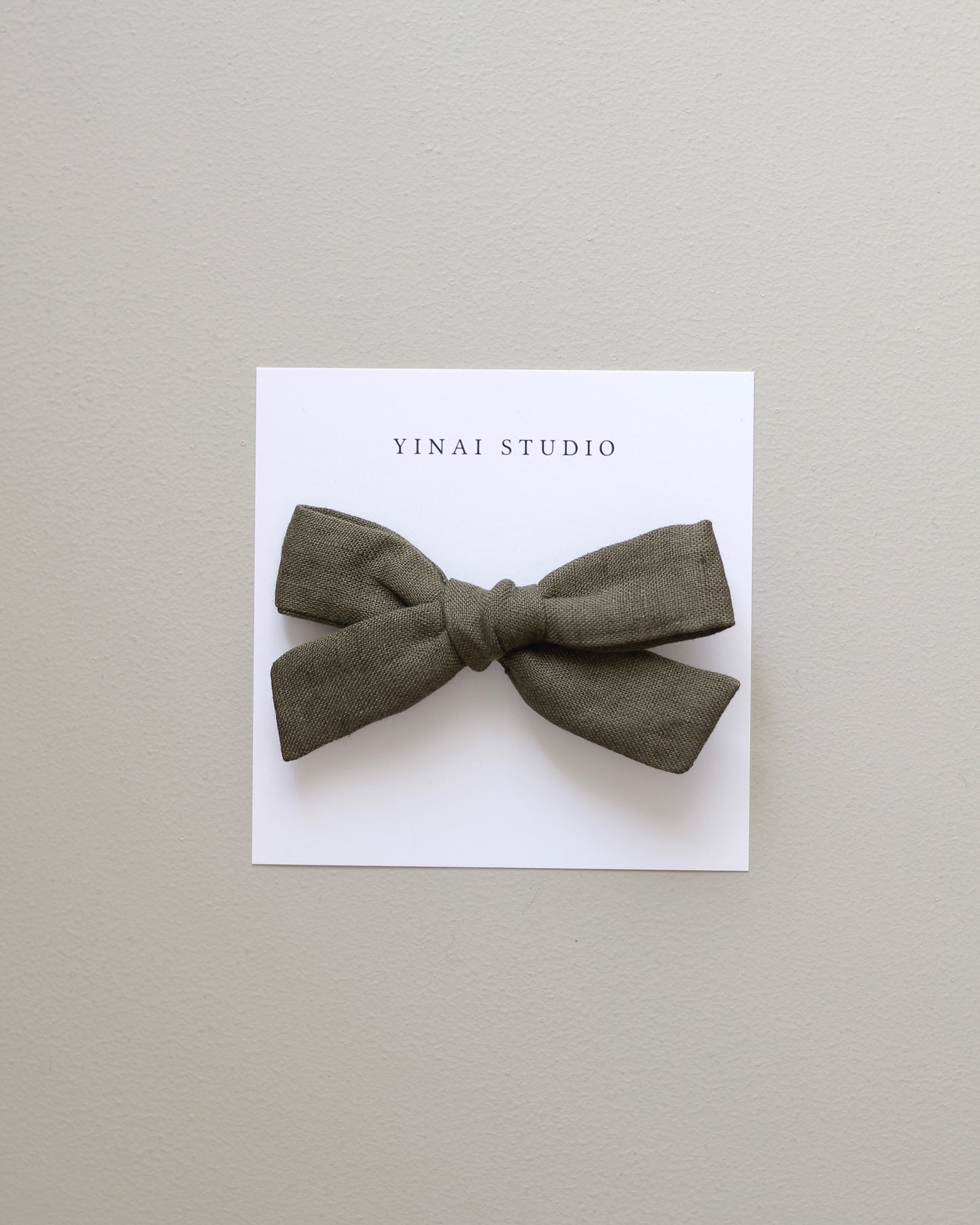 BOW CLIP / HEADBAND [medium] - olive