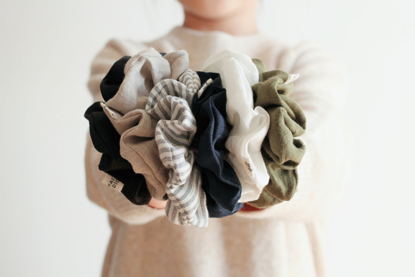 SCRUNCHIE [white]