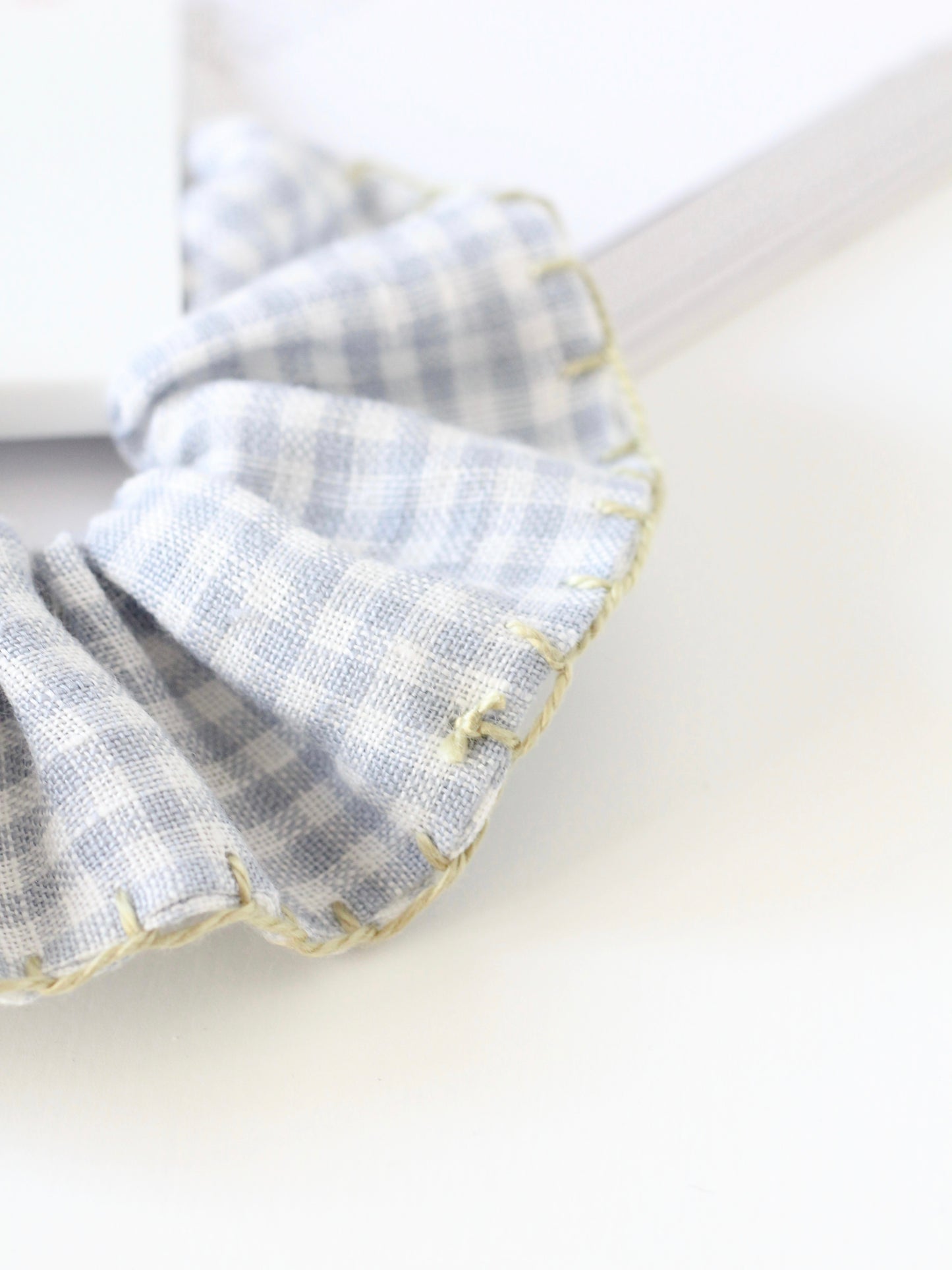 SCRUNCHIE -Embroidery- [Gingham plaid, light blue/white]