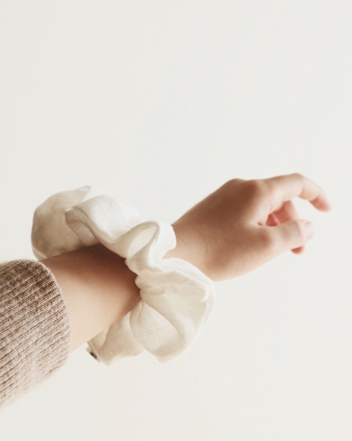 SCRUNCHIE [white]