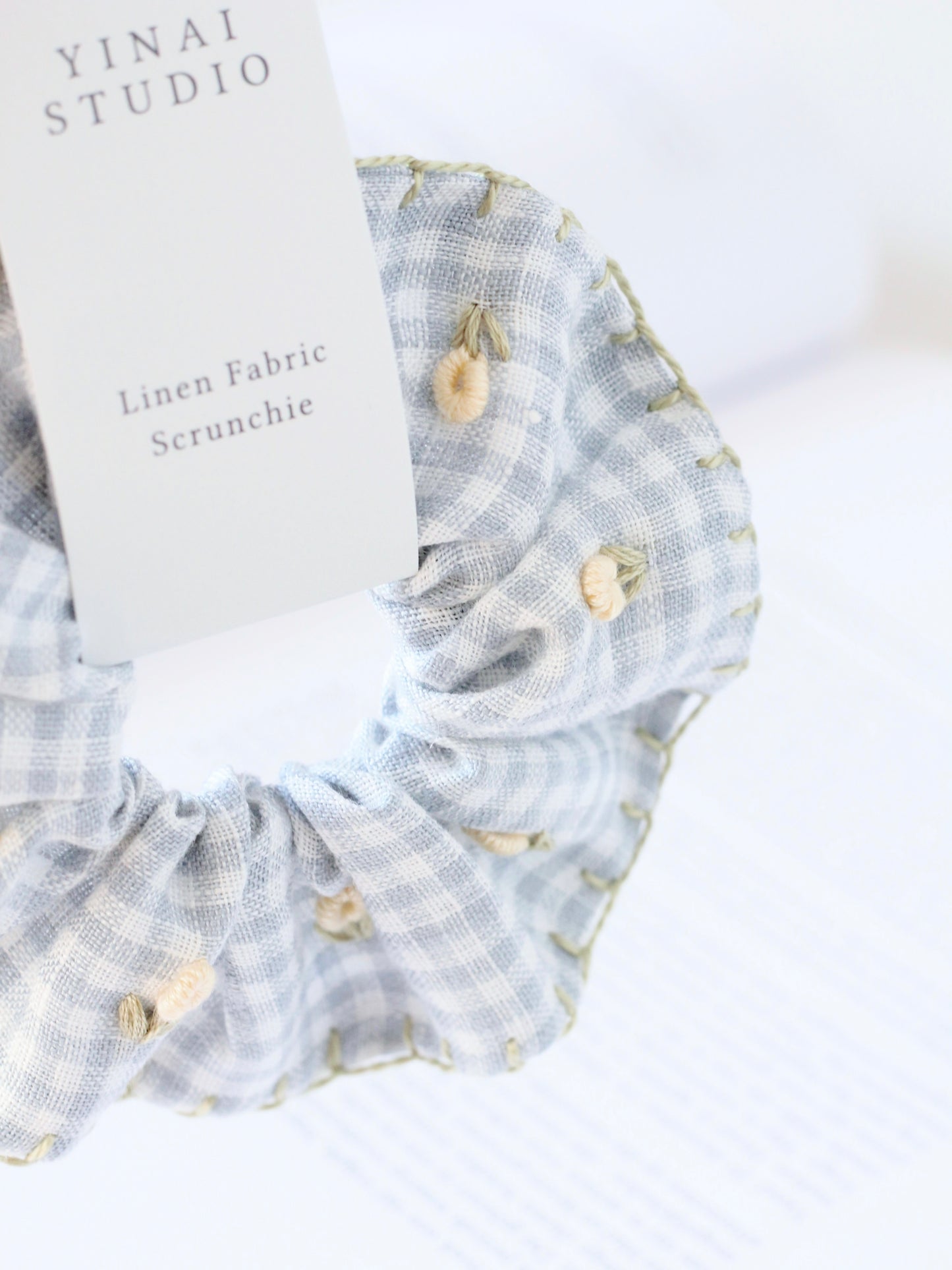 SCRUNCHIE -Embroidery- [Gingham plaid, light blue/white]